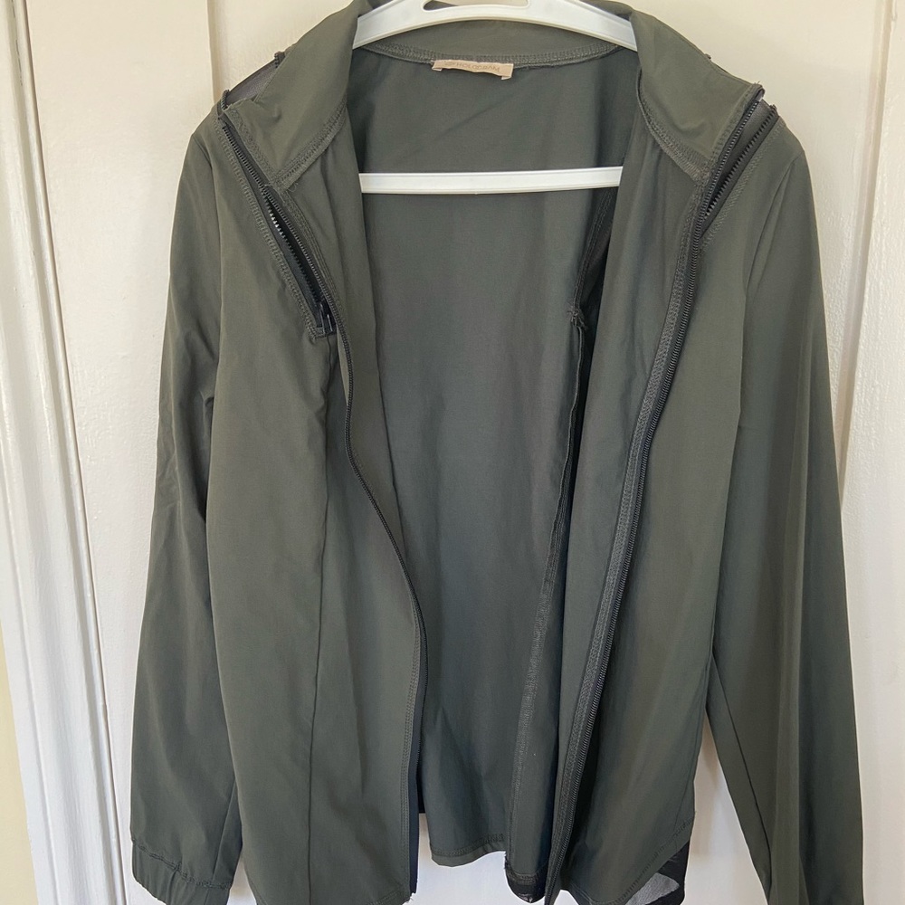 Lightweight Army Green Jacket With Mesh Accents